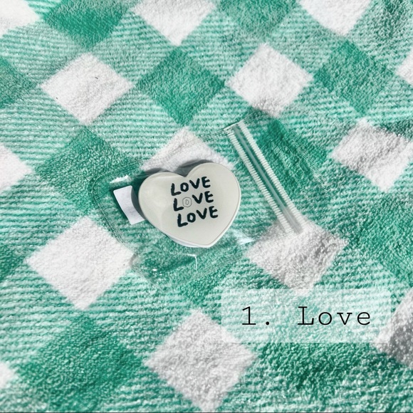 Cute new phone grip :) Available 4 phone grips! - Picture 2 of 5